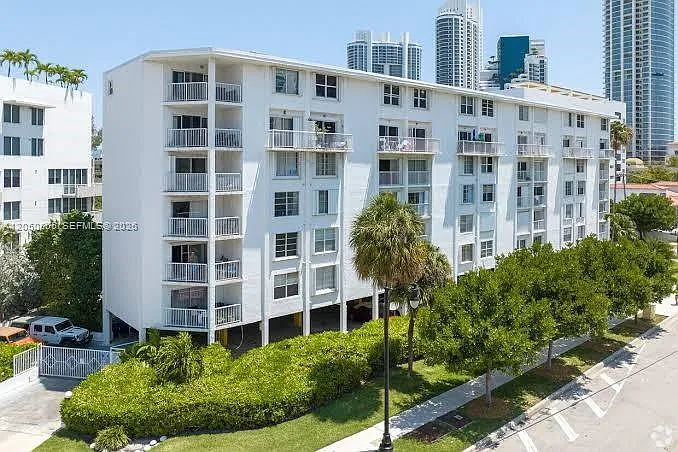 17800 Atlantic Blvd #Penthouse 15 — Photo 1