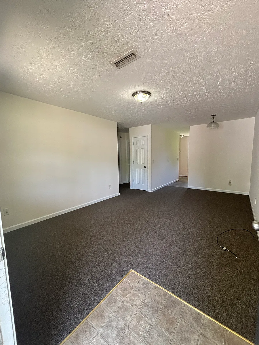 Building Photo - 998 Roberts Ave SW #1