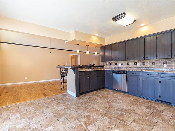 5th image of 128 Gibson Dr