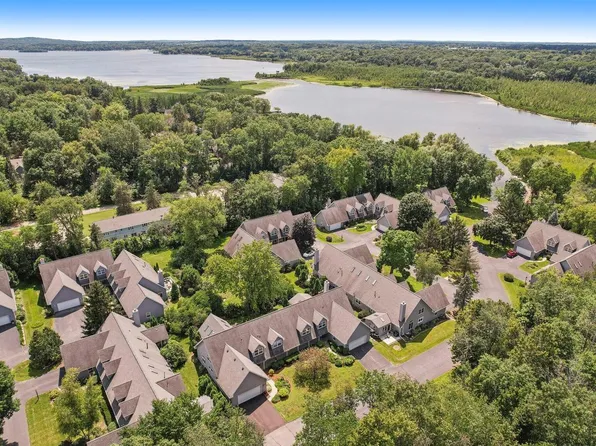 1686 Journeys DRIVE, Hartland, WI 53029