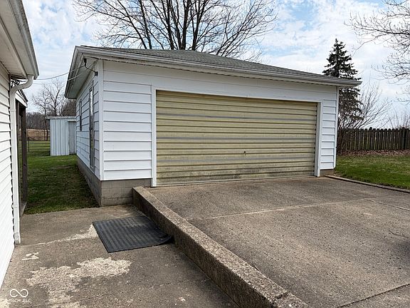 3rd image of 368 S County Road 325 W
