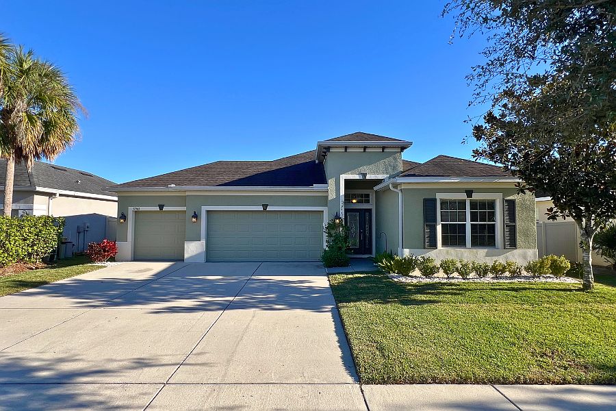 1st image of 17563 Buckingham Garden Dr