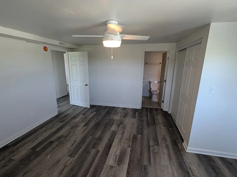 4020-4022 S Beaumont Ave — Photo 10