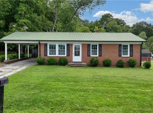 1978 Lake Rd, Thomasville, NC 27360