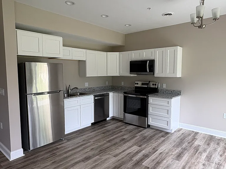 109 S Pine St — Photo 6