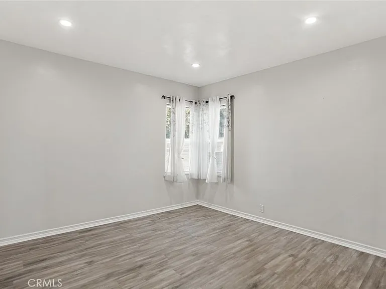 1527 N Avon St — Photo 14