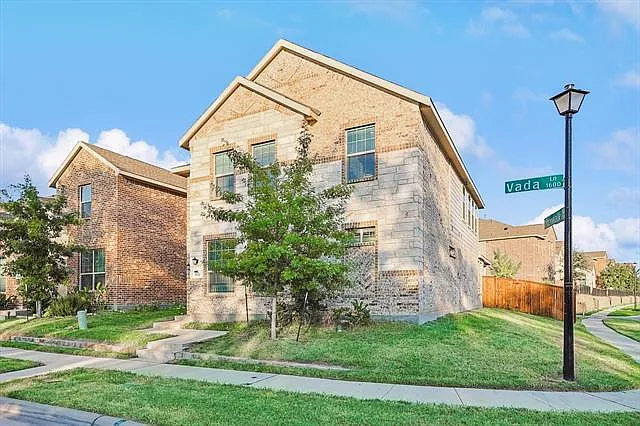 4 bed, 2472 sqft, $3,100 — Photo 3