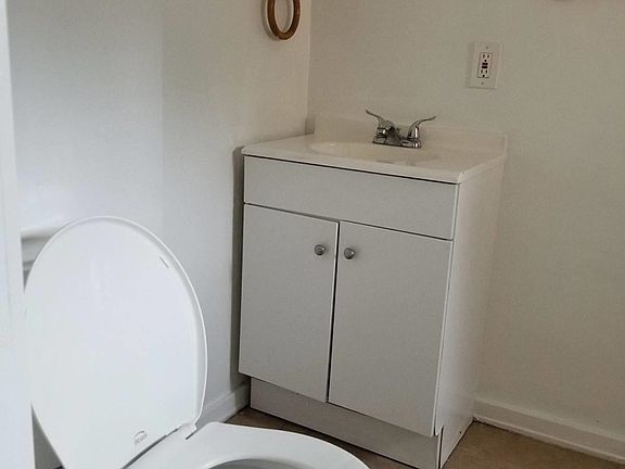 5th image of 3807 Wisconsin St APT 4