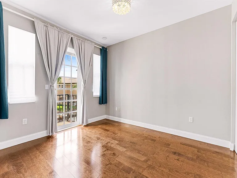 6884 Julia Gardens Dr — Photo 24
