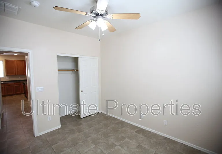 2230 W Oyer Ln — Photo 15