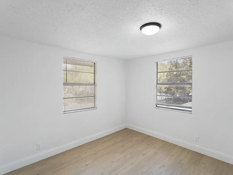 12703 N 15th St #E — Photo 6