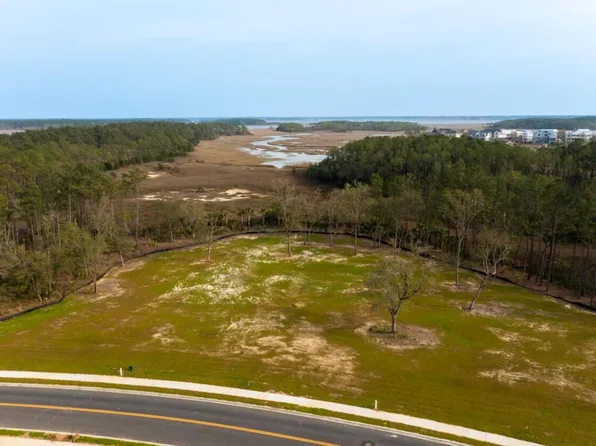 1077 Ship Builder St, Charleston, SC 29492