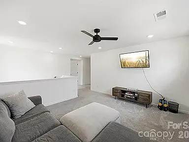 152 Lancashire Ct — Photo 6