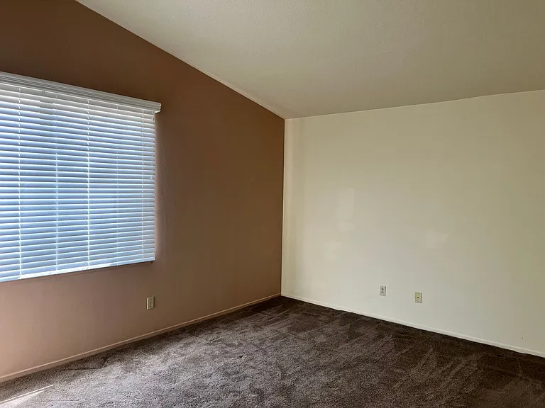 15586 Guajome Rd — Photo 10