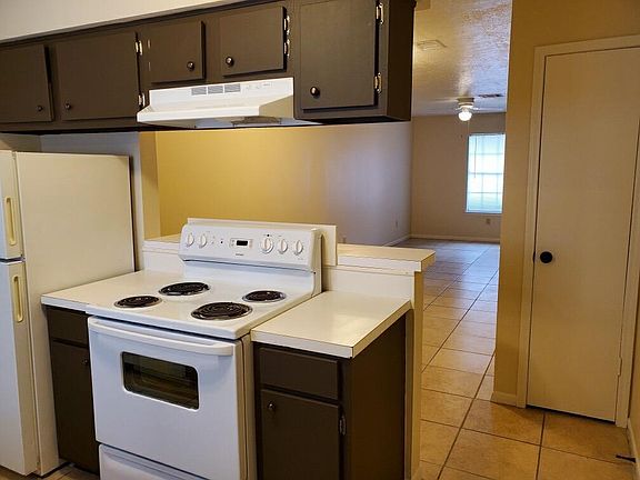 4th image of 2302 Buchanan Dr