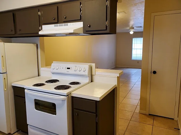 2302 Buchanan Dr — Photo 4