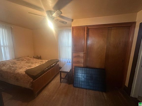 3rd image of 401 Brown St