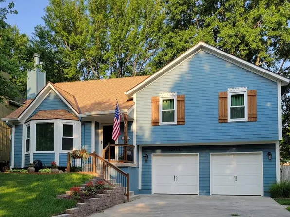 12414 S Blackfoot Dr, Olathe, KS 66062