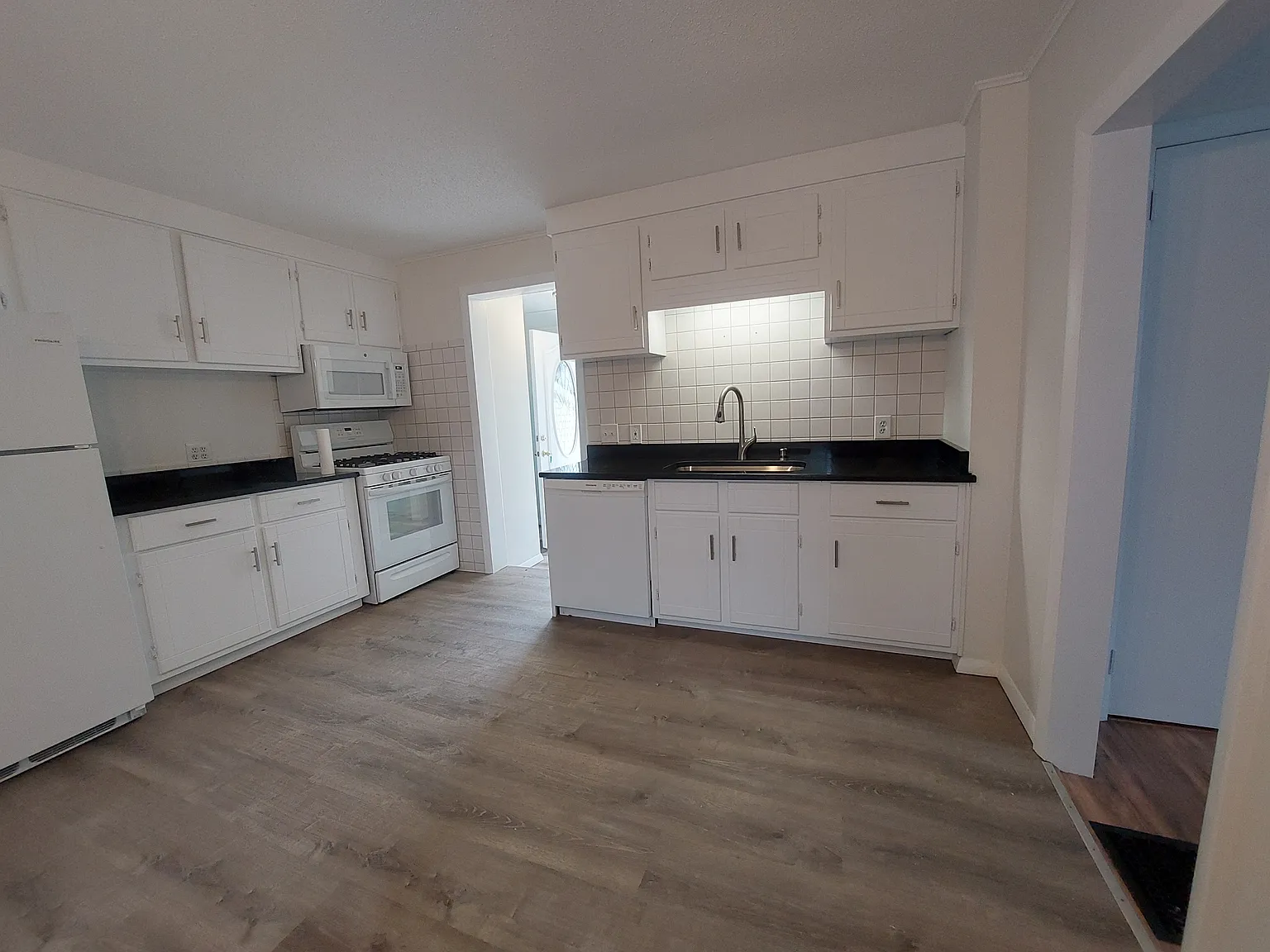 4 bed, 1324 sqft, $2,700 — Photo 1