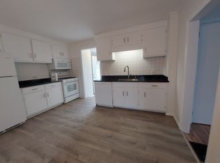 16 Searls St, Easthampton, MA 01027