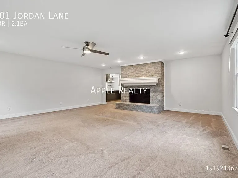 101 Jordan Ln — Photo 7