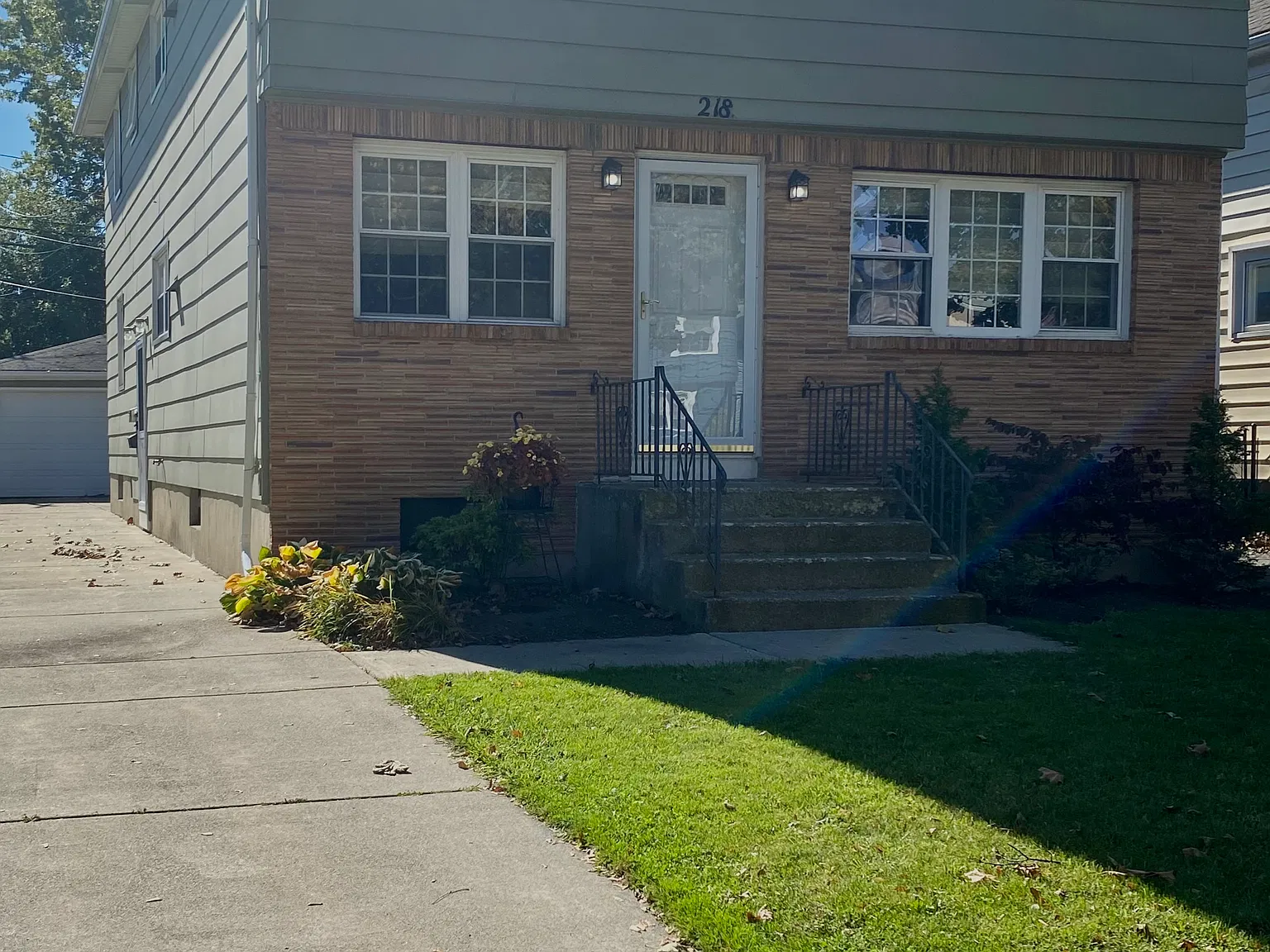 3 bed, 1152 sqft, $1,750 — Photo 1