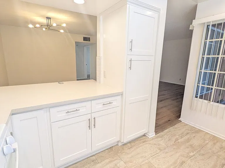 615 N Hayworth Ave — Photo 5