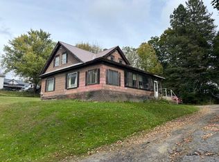 13 Cottage St, Guilford, ME 04443