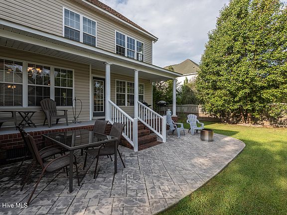 4th image of 209 White Oak Drive