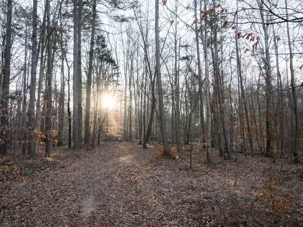 2 Pinewood Rd, Nunnelly, TN 37137