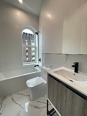 4th image of 321 Putnam Ave #2E