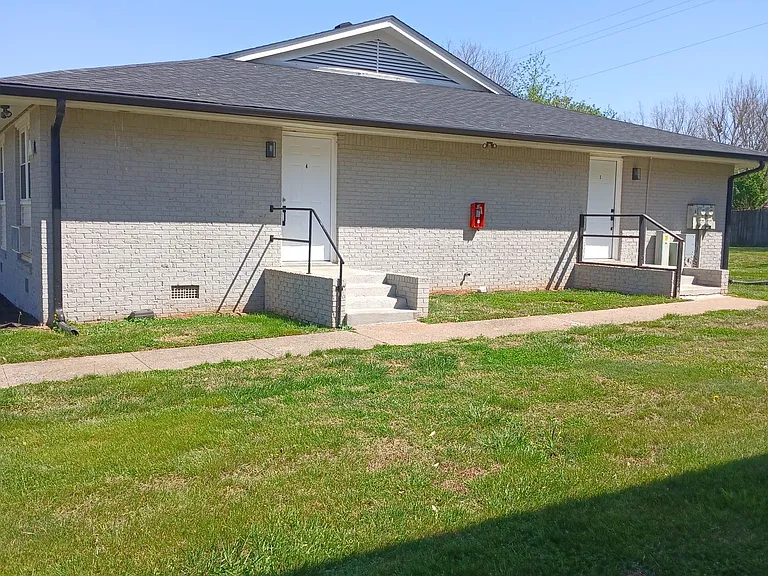 405 Oak Street — Photo 5