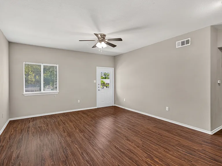 516 E Hazelwood St #A — Photo 14