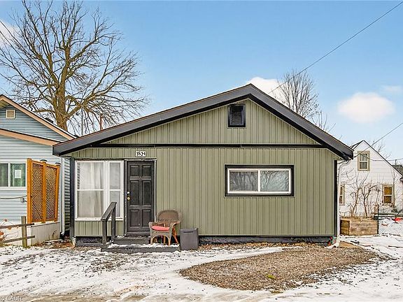 2nd image of 3824 Roxborough Ave