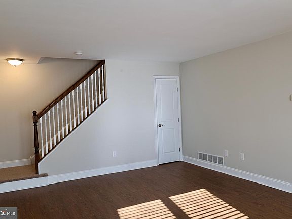 3rd image of 2063 Harbour Dr