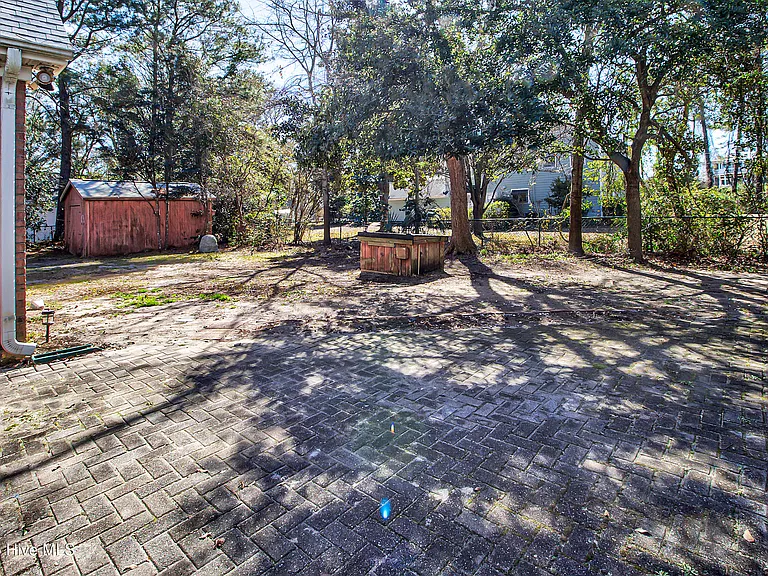 613 Clarendon Ave — Photo 53
