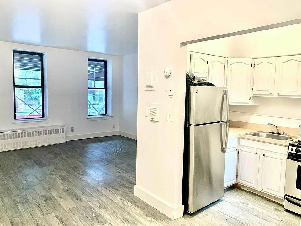 1st image of 724 De Kalb Ave #1