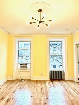 Rented by Alexander Bilu, LREB | media 21