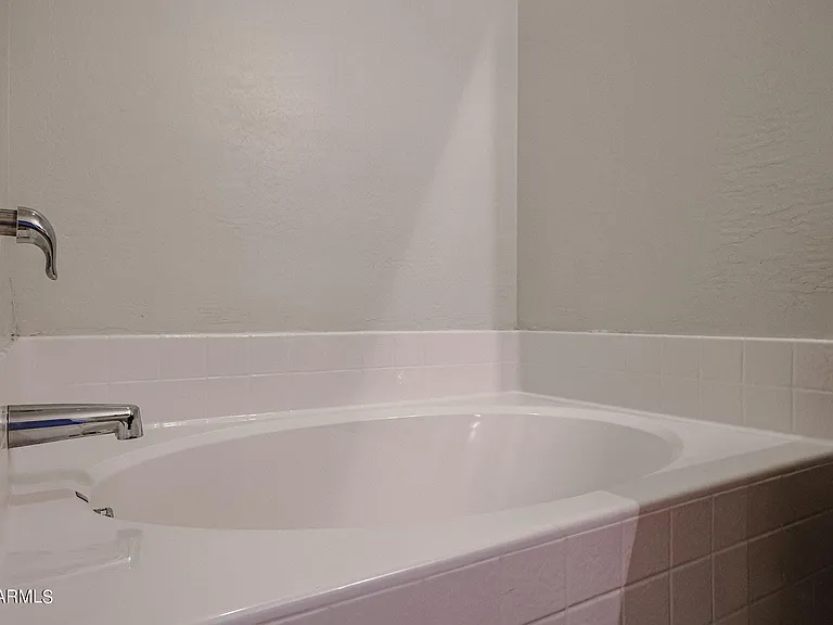 7009 S 78th Dr — Photo 24