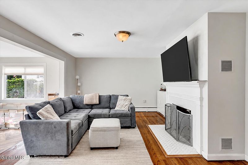 5th image of 135 Gordon Road