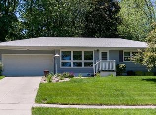 3625 Redbud Rd NE, Cedar Rapids, IA 52402