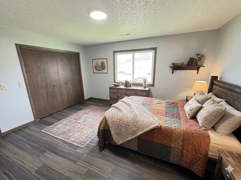 1319 Ravenwood Rd — Photo 3