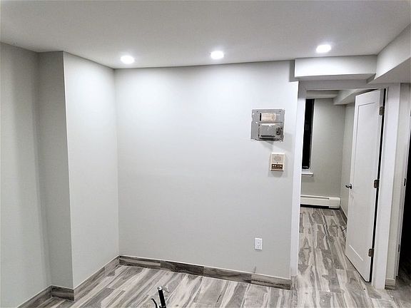 5th image of 930 Myrtle Ave #1D