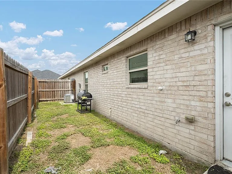 5800 Nightingale Ave #2 — Photo 10