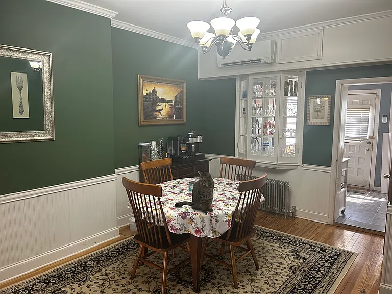 635 S Linwood Ave — Photo 2