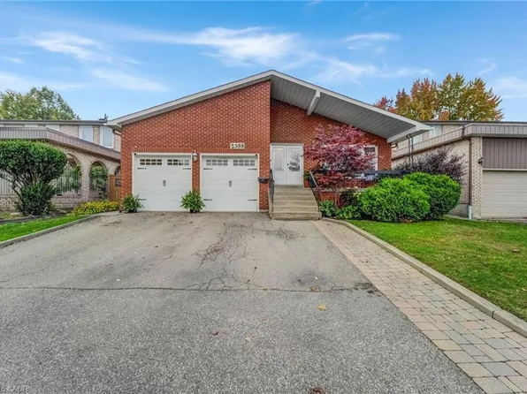 2388 Carlanne Pl, Mississauga, ON L5C 3C8