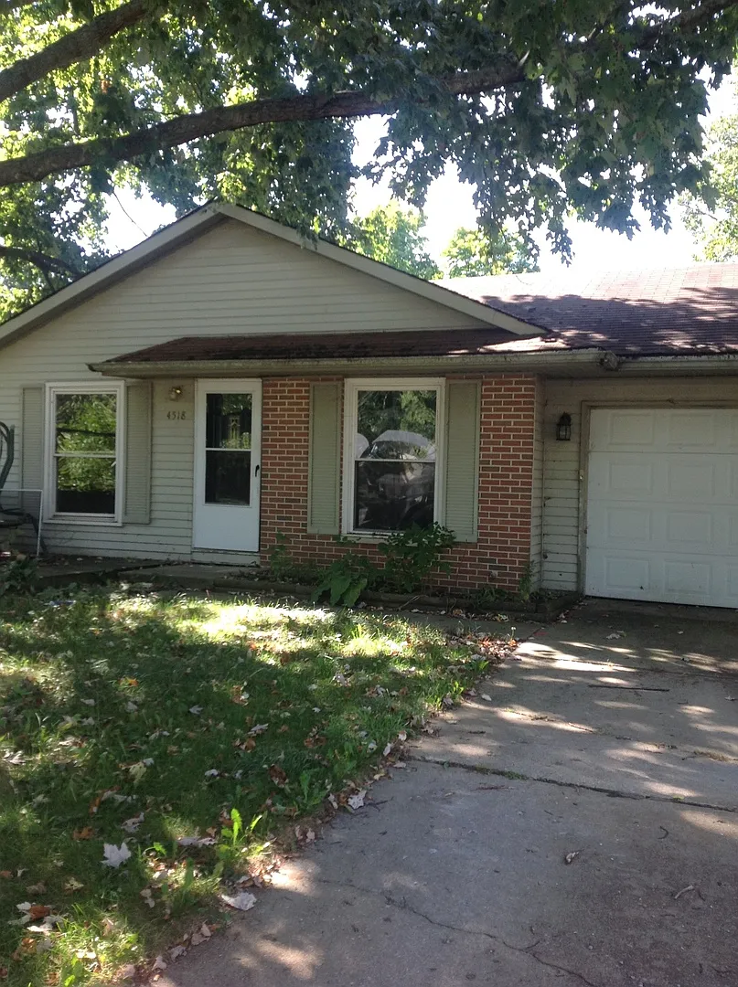 Southside 3bd/1bth Home with fenced in backyard — Photo 2