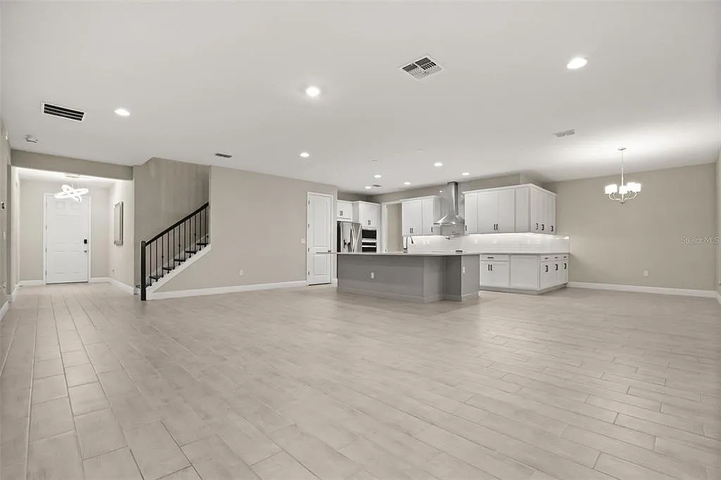 5 bed, 4.5 bath, 4291 sqft, $4,000 — Photo 4