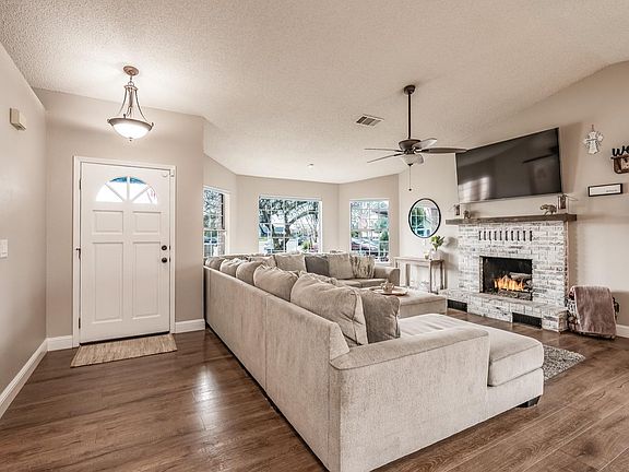 3rd image of 2346 Teakwood Way