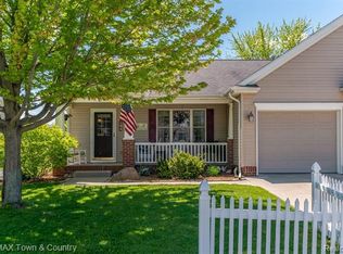 104 Beacon Point Pkwy S, Flushing, MI 48433